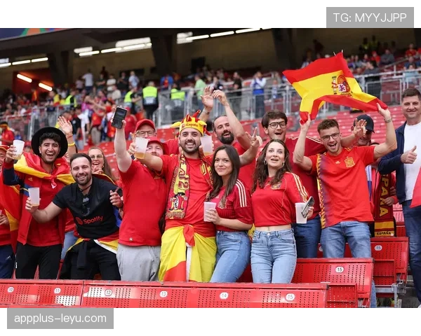 萨卡亲民互动点燃球迷热情，状态火热成焦点