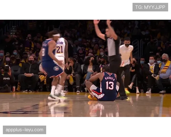 德甲转会市场新动向:年轻新星加盟引热议,老将离队表现成焦点 德甲转会市场新动向:年轻新星加盟引热议,老将离队表现成焦点