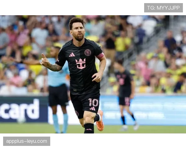 梅西再展传奇风采，最新动态引爆球迷热议