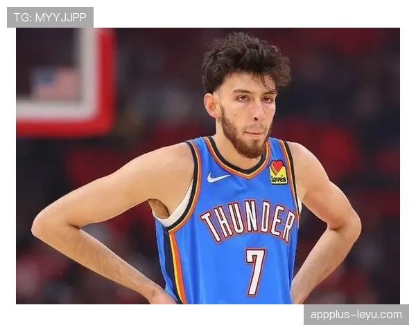 切特·霍姆格伦挡拆制造错位提升投篮效率明显优于新秀同期